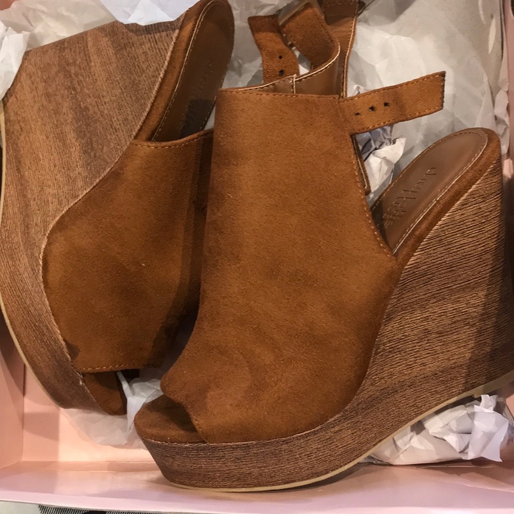 NWT tan wedges